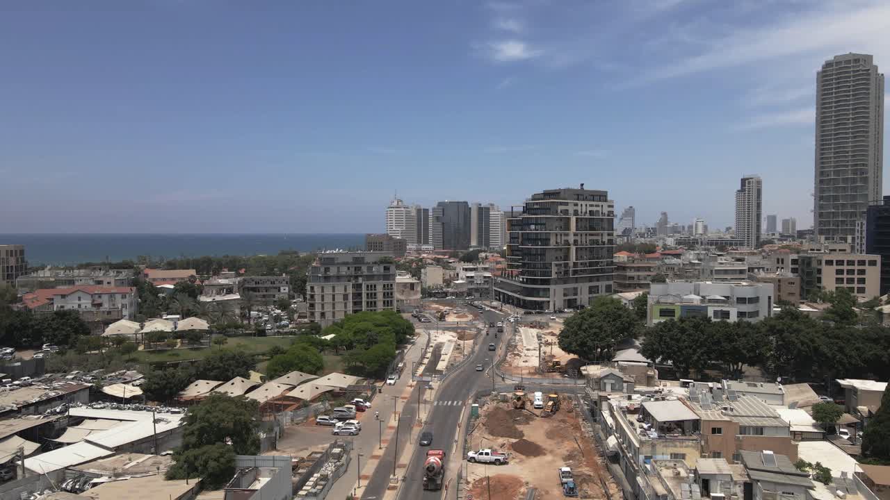 이스라엘 텔아비브 의 도로 에서 지나가는 자동차 들, 공중