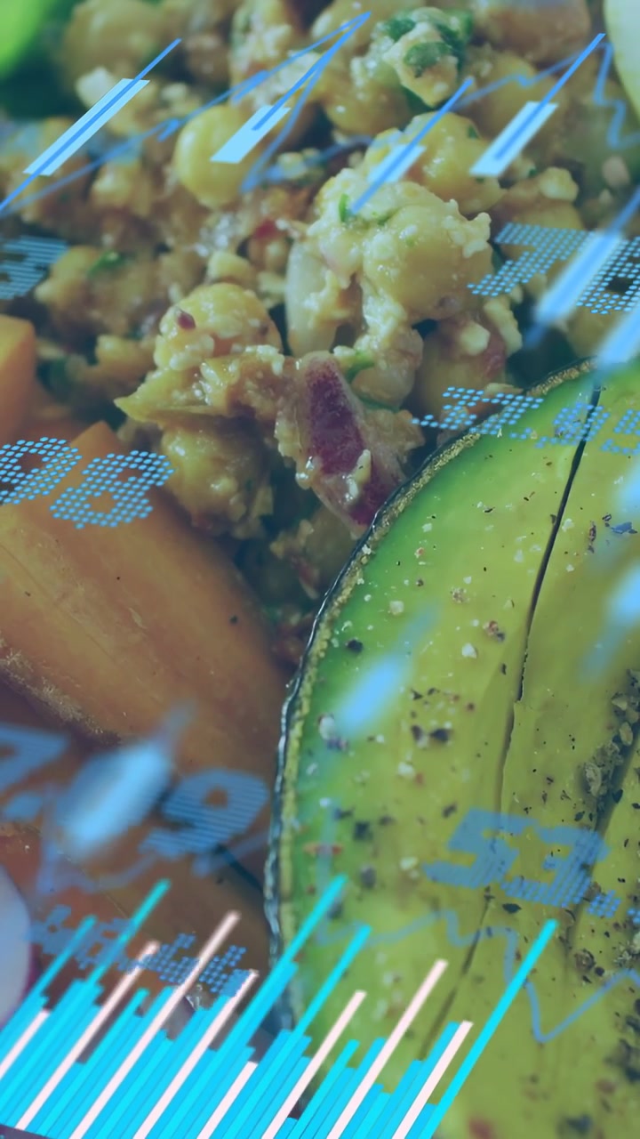 Video verticale: HUD su avocado e ceci che mostra dettagli mentre la telecamera esegue una panoramica su grafici che aggiornano i dati nutrizionali.