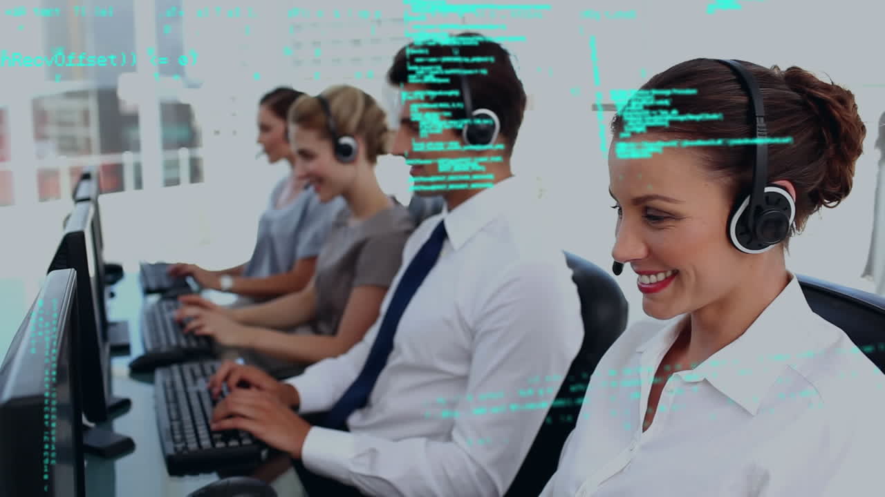 animazione dell'elaborazione dei dati su uomini d'affari che utilizzano cuffie telefoniche