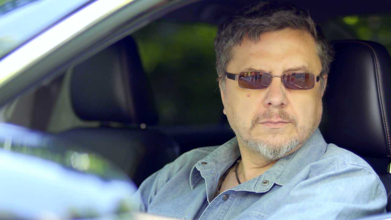 Man with hearing aid behind the wheel of the car