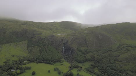 Imágenes-Cinematográficas-De-Drones-De-Emerald-Island-4k---Parque-Gleninchaquin---Condado-De-Kerry