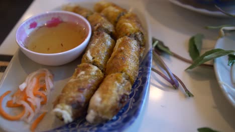 beautiful-fried-Vietnamese-spring-rolls