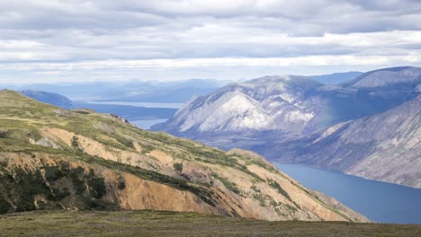 Lapso-De-Tiempo-De-Las-Nubes-Sobre-Las-Montañas-Carcross-En-Yukon