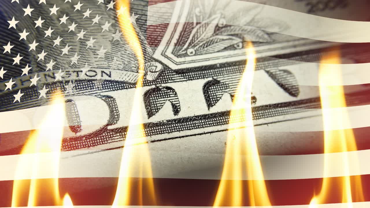 미국 발을 흔드는 배경에 불타고 있는 1달러 지폐 클로즈업, 개념적 4k 슬로모션 비디오, 금융 위기의 아이디어