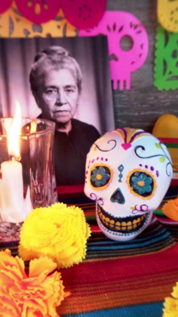 Altare tradizionale ofrenda per il Giorno dei Morti