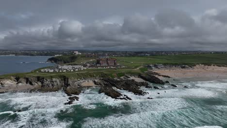 Aerial-arcing-shot-of-the-Headlands-Hotel-with-Fistral-beach-besides,-Newquay