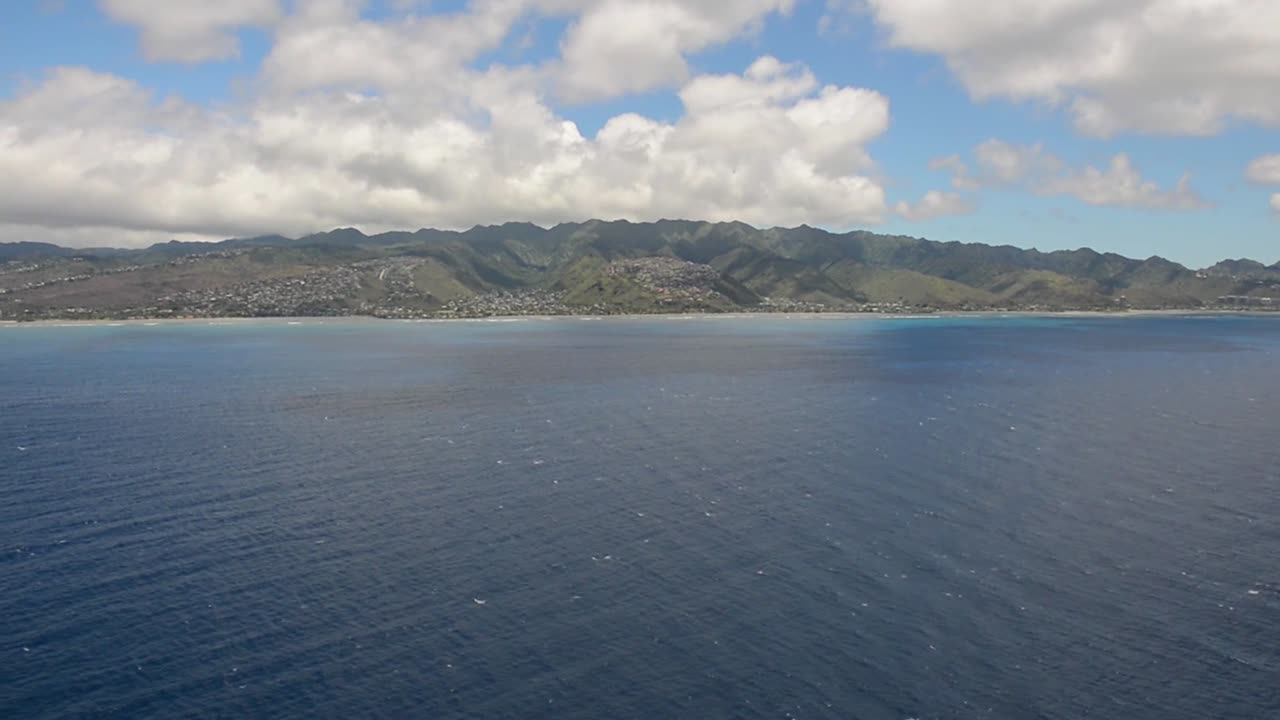 오아후 섬 하와이와 다이아몬드 헤드 화산 와이키키 1 위의 안테나