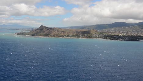 俄<unk>島 (hawaii) 和威基基火山 (waikiki) 上空的天空圖像