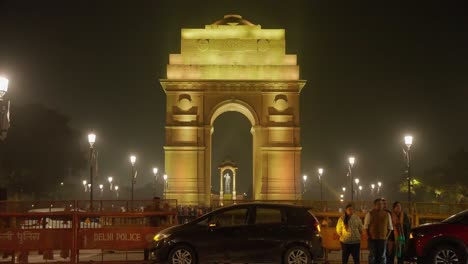Gente-De-Delhi-Por-La-Noche-Cerca-De-La-Puerta-De-La-India