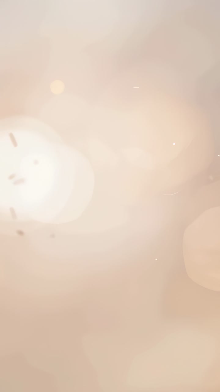 Video verticale: Bokeh caldo pulsante e flare che reagiscono a un cambio di luce nell'arte digitale, producendo scintille.