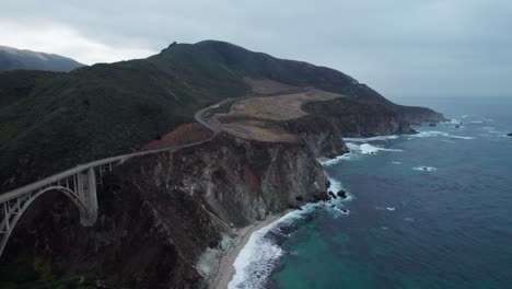 Amazing-windy-highway-view-along-Pacific-Coastline,-Big-Sur-California