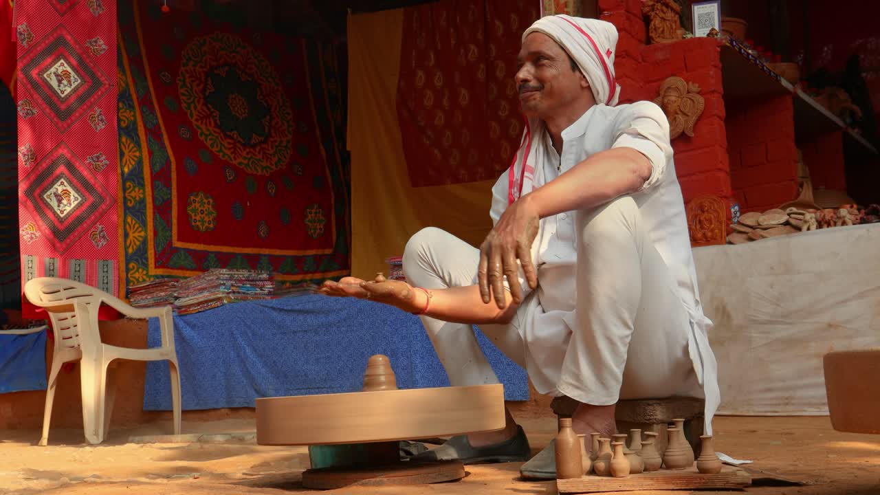 Potter at work makes ceramic dishes. India, Rajasthan.