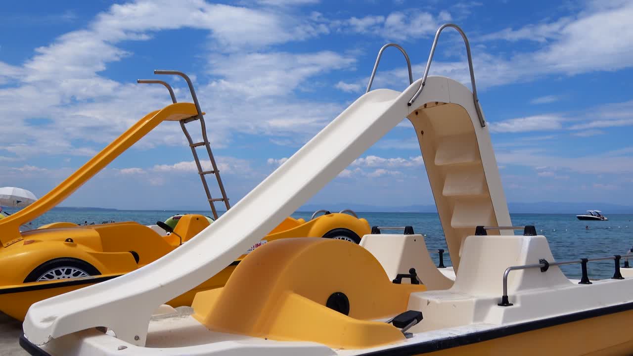 embarcaciones a motor para deportes de playa