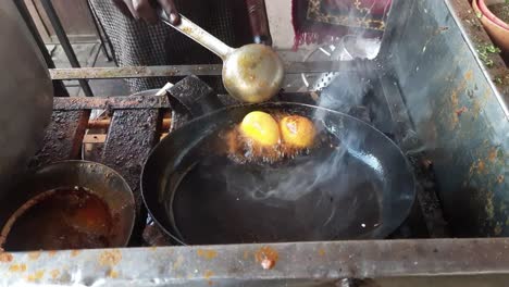 El-Curry-De-Huevo-Es-Un-Plato-De-Acompañamiento-Popular-Hecho-Con-Huevos-Cocidos-Cocinados-En-Salsa-De-Cebolla-Y-Tomate