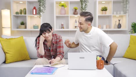 The-married-couple-looking-at-the-document-rejoices.