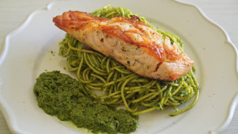 Spaghetti-pesto-with-grilled-salmon---Italian-food-style