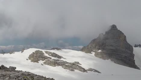 Zeitraffer-Auf-Einem-Berggipfel