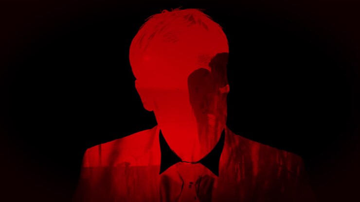 Uomo con luce rossa e due sagome che si baciano su sfondo nero