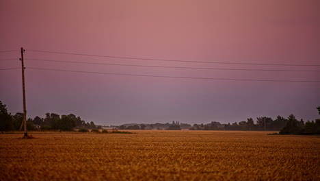 Sonnenuntergang-Bis-Nacht-Mit-Einem-Supermond,-Der-über-Ackerland-Aufgeht---Zeitraffer