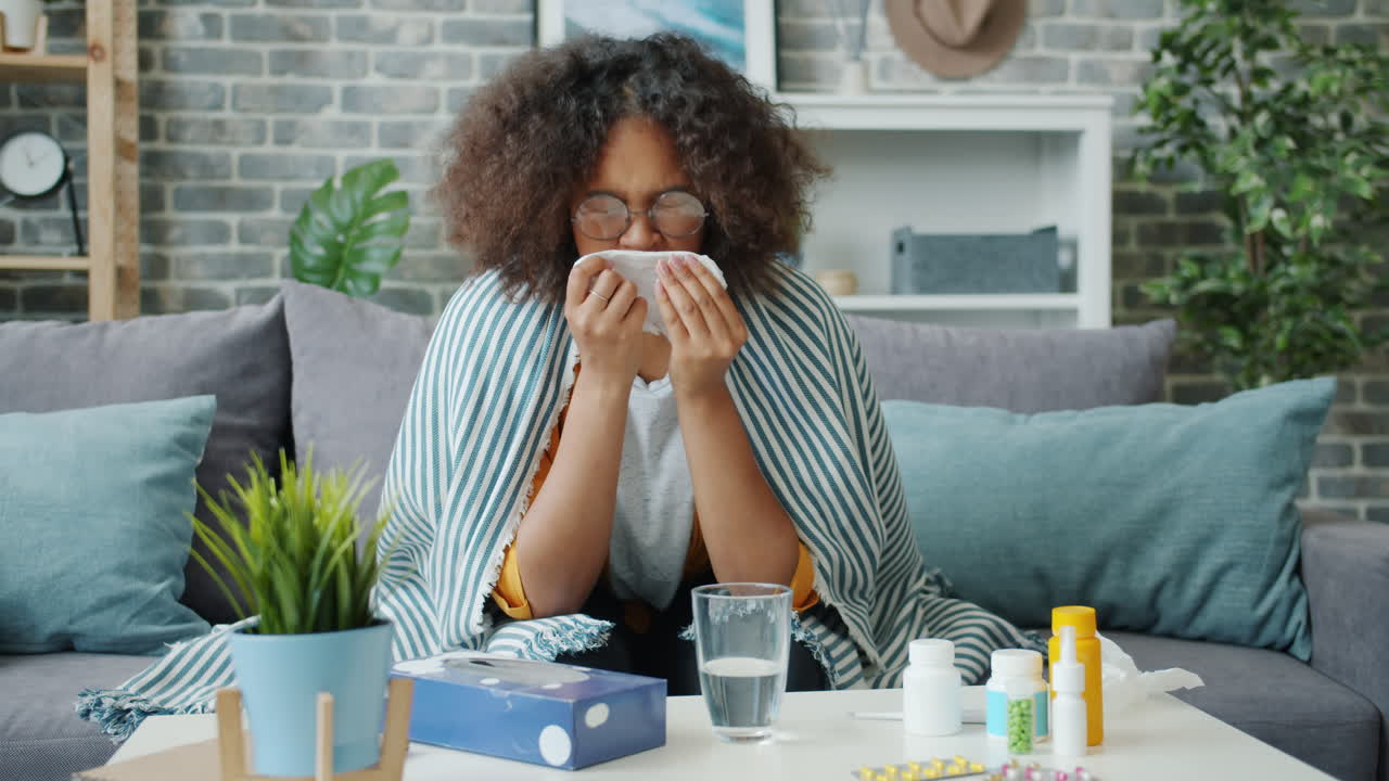 mujer enferma en casa