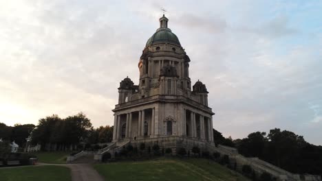 Ashton-Memorial-Ornamentado-Inglés-Locura-Edificio-Emblemático-Campo-De-Lancashire-Sunrise-Vista-Ascendente-Aérea