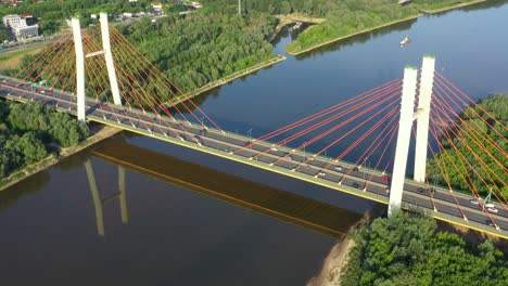 Luftdrohnenflug-Von-Oben-Nach-Unten-Blick-Auf-Die-Belebte-Hauptverkehrszeit-Der-Autobahn