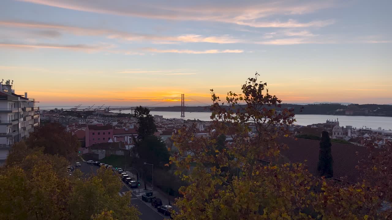 Ponte 25 Aprile, Lisbona, Portogallo, tramonto sul fiume