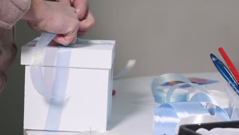 wrapping christmas gifts - time-lapse & stop motion in 4k