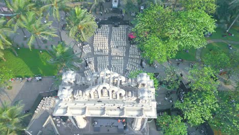 Swaminarayan-Ganeshdwar-Dadar-Chowpatty-Beach-Eingangstor-Nahaufnahme-Zum-Weiten-Oberen-Vogelperspektive-Mumbai