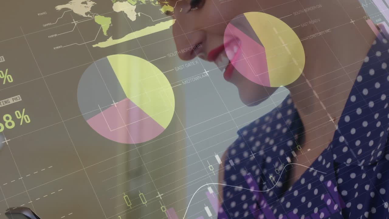 animación de estadísticas y procesamiento de datos sobre mujeres de negocios que usan teléfonos inteligentes