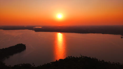 El-Propio-País-De-Dios-De-Kerala-Alleppey,-Amanecer,-Kerala,-Remanso,-Lago,-Puesta-De-Sol,-Cielo