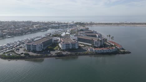 Drohnenschwenk-über-Loews-Hotel-San-Diego-Coronado-Beach