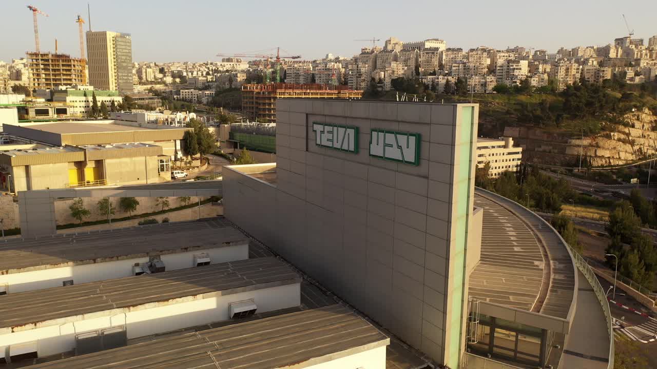 vista aérea de un moderno complejo de edificios industriales en jerusalén