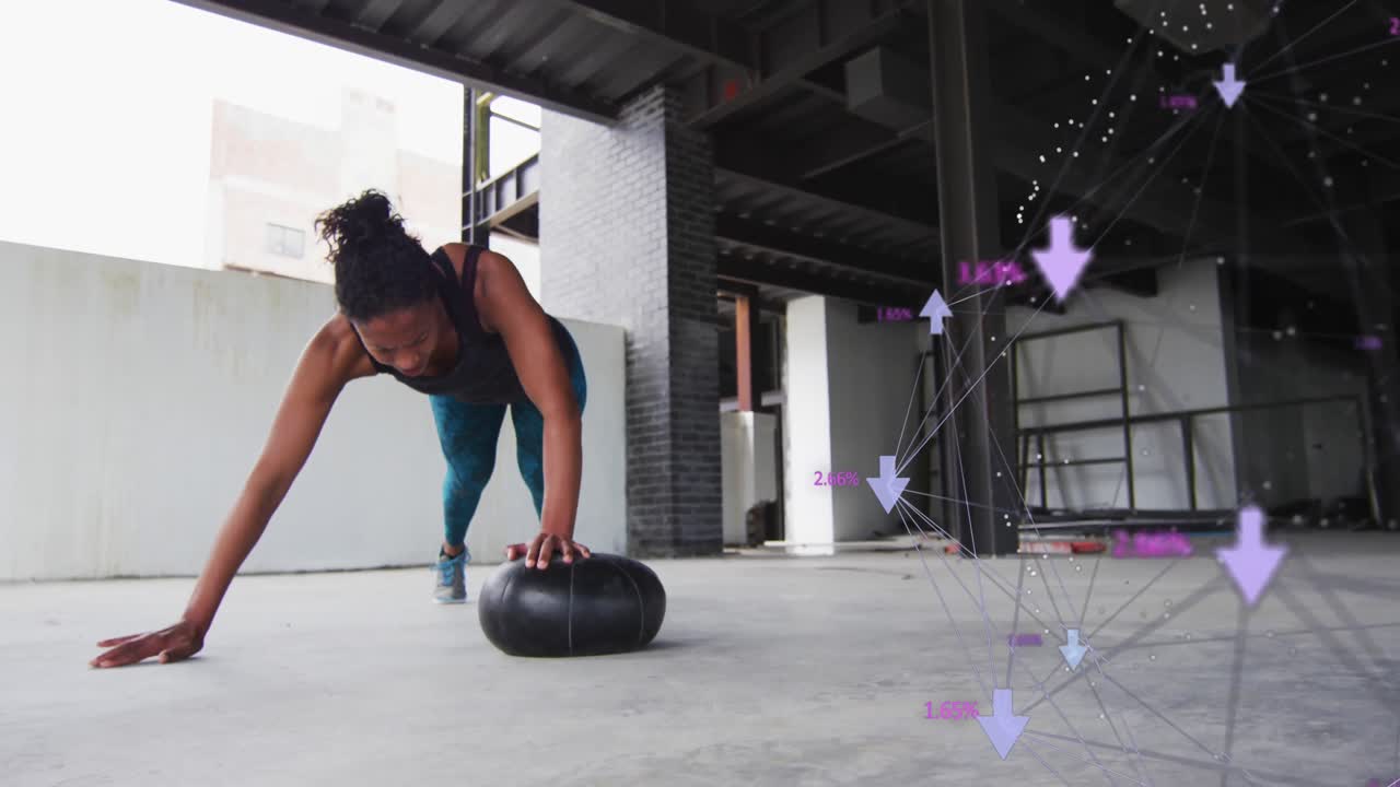 공으로 운동하는 여성 위에 화살표로 연결된 네트워크의 애니메이션