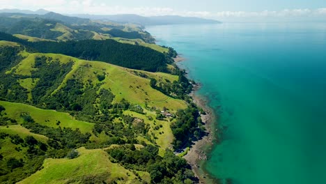 New-Zealand-mountains-with-ocean-views