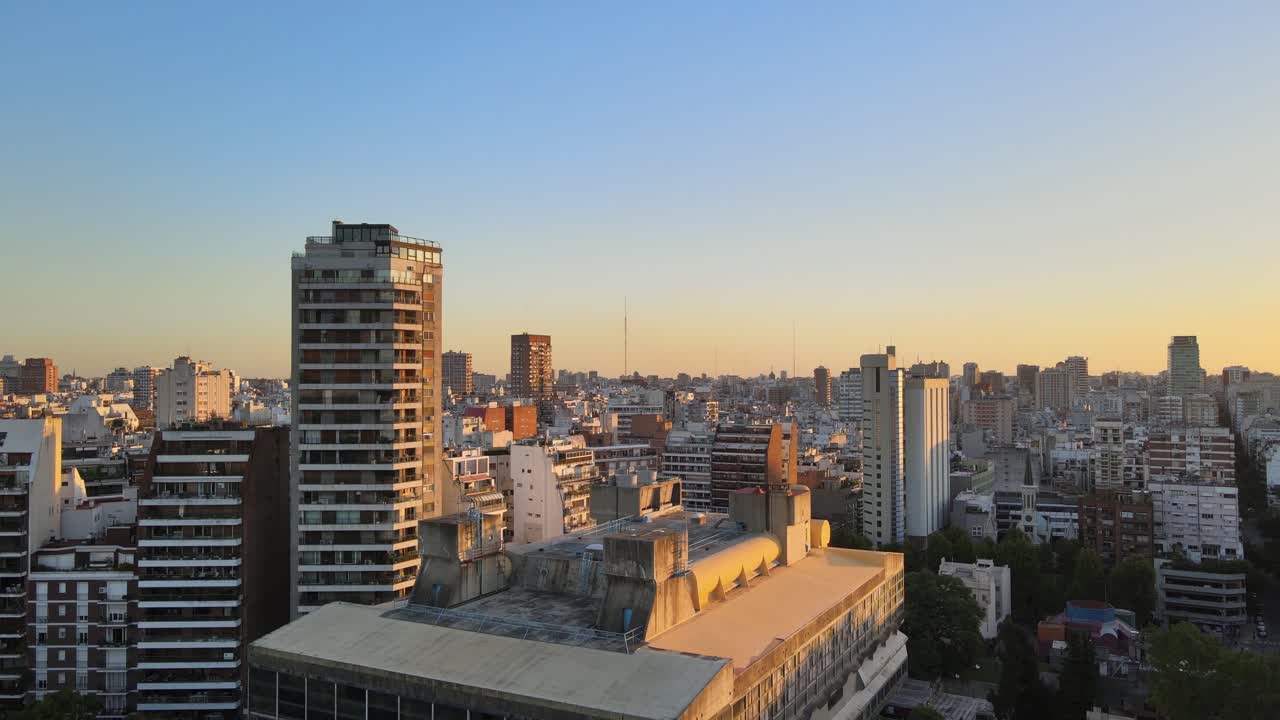 vista de pedestal descendente de buenos aires que revela la biblioteca nacional