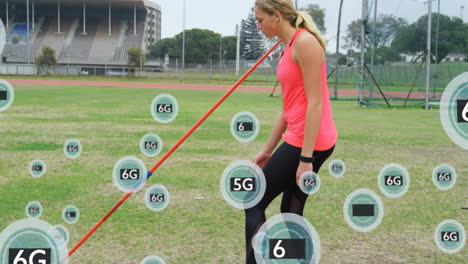 animación de textos de 6g sobre una atleta caucásica recogiendo una lanza del suelo