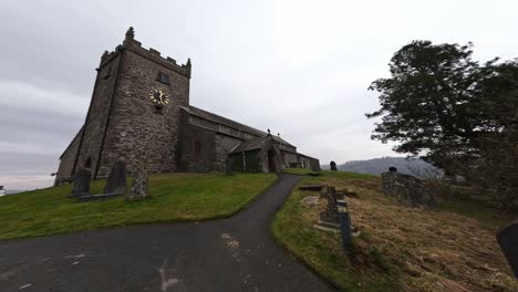 iglesia de san miguel y todos los ángeles en hawkshead, cumbria, reino unido