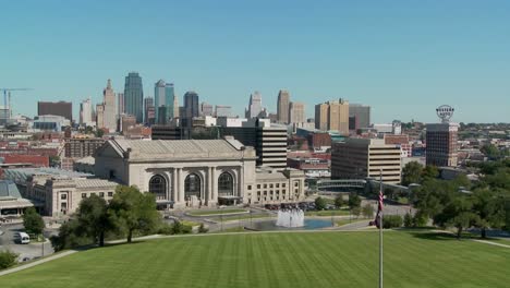 Ein-Tagesblick-Auf-Die-Skyline-Von-Kansas-City-Missouri