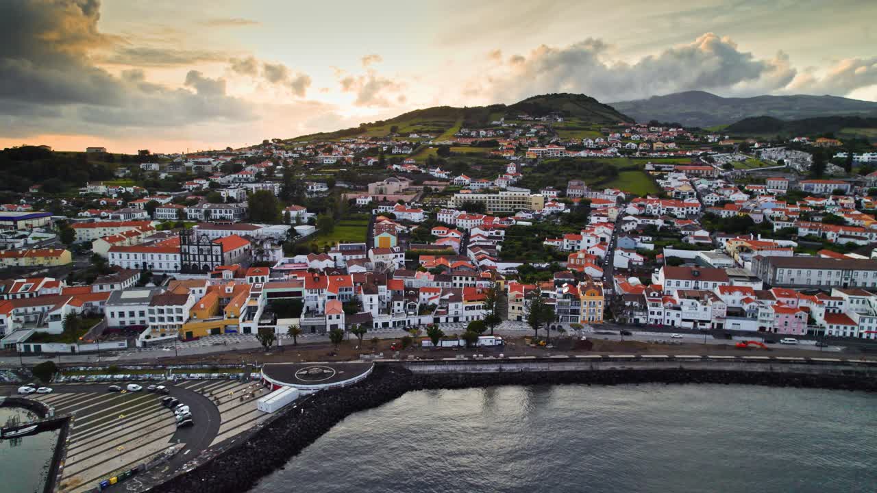 fotografía de un dron de horta en la isla de faial en las azores