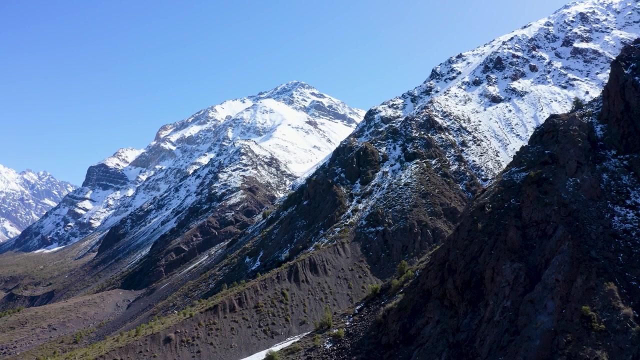 Chile, condução de SUV off-road na estrada de montanha do Cajón del Maipo