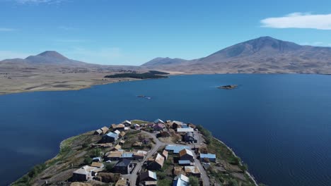 Descubriendo-El-Pueblo-De-Tabatskuri,-Uno-De-Los-Pueblos-Más-Bellos-De-La-Región-De-Samtskhe-javakheti