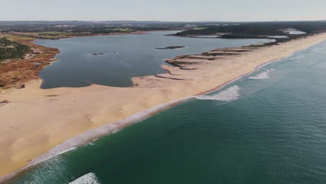 Vista-Aérea-De-La-Playa-De-Santo-Andre-Junto-A-La-Laguna-De-Santo-Andre-En-Santiago-Do-Cacem,-Portugal