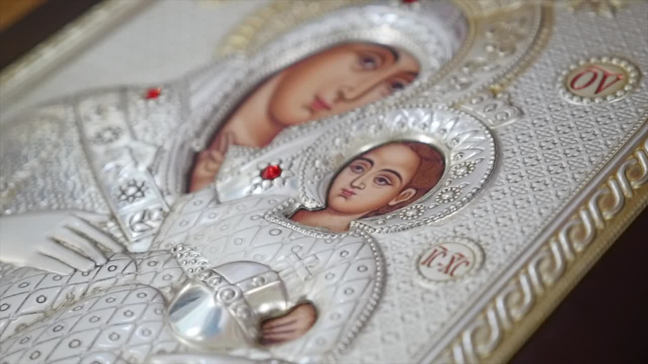 церковная икона серебряная икона с золотыми вставками