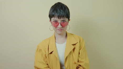 Portrait-of-a-rebellious-alternative-woman-with-yellow-urban-outfit-grimacing