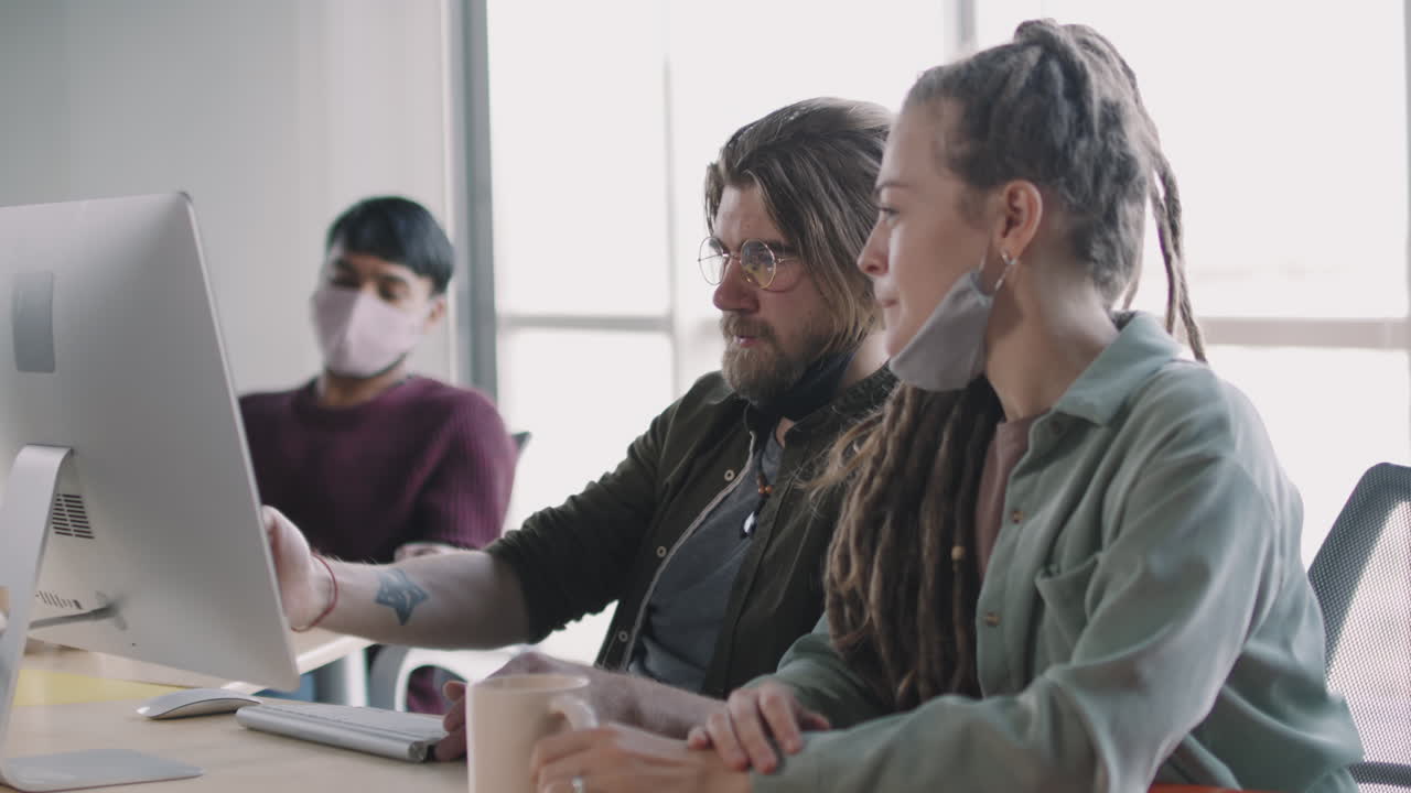 Team Collaboration in Modern Office