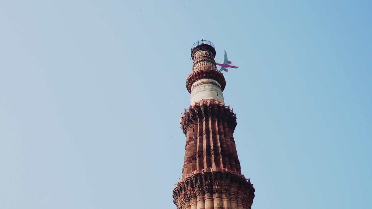Airplane flying above qutub minar