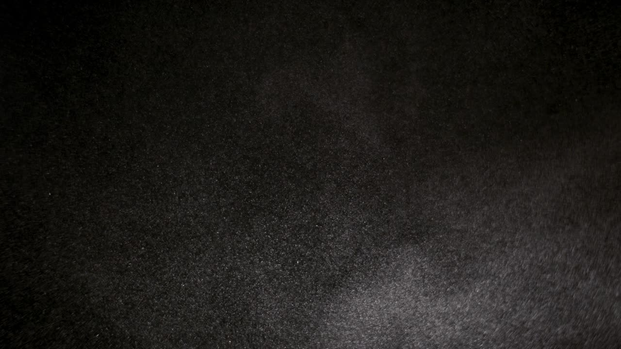 Polvere isolata su sfondo nero