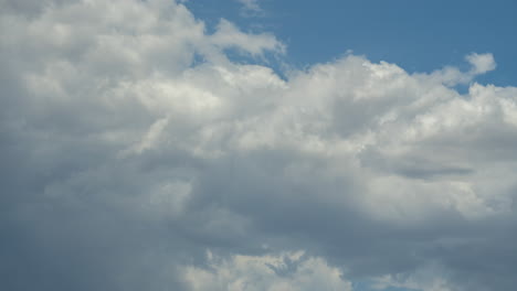 Cloudscape-Dinámico-Y-Dramático-Se-Presenta-En-Este-Lapso-De-Tiempo-Del-Cielo