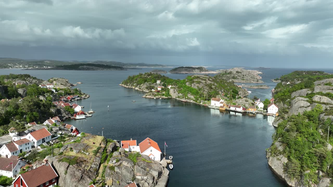 Drone rising above Ny-Hellesund, revealing the archipelago’s calm atmosphere.